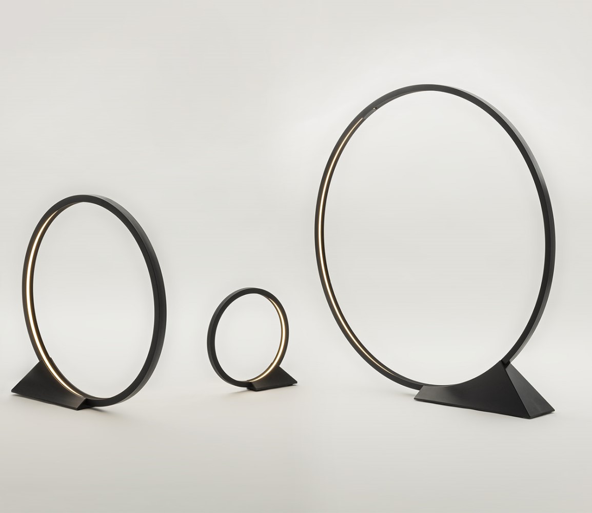 "O" 150 Outdoor Floor Lamp