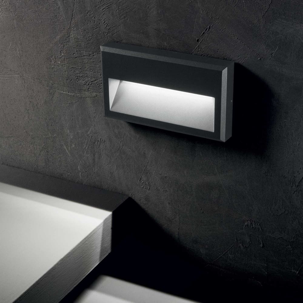 Febe Wall Light