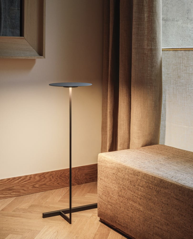 Vibia Flat 5957 stoječa svetilka | formasvetila.si