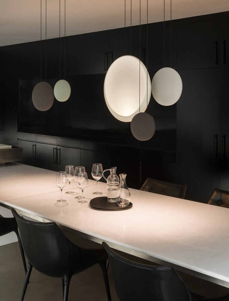 Vibia Cosmos 2502 viseča svetilka | formasvetila.si