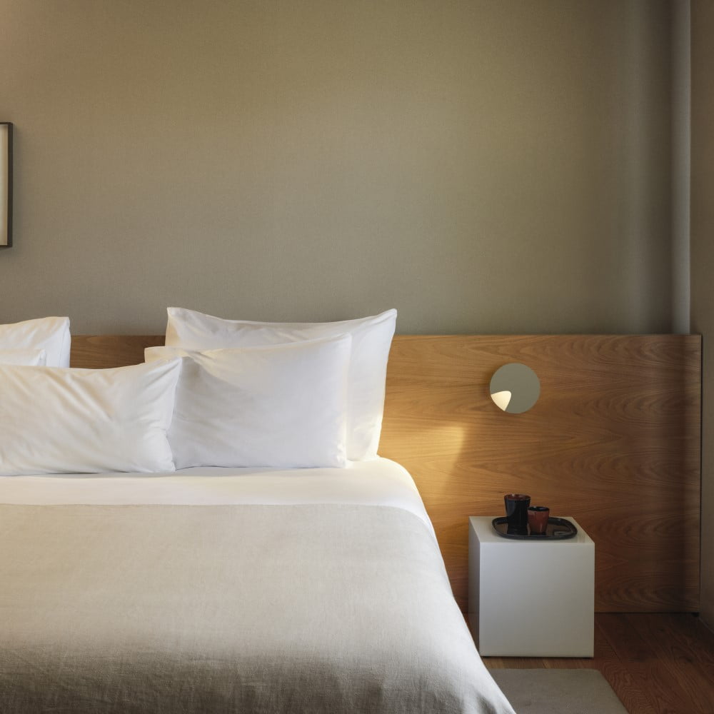 Vibia Dots 4662 stenska svetilka | formasvetila.si