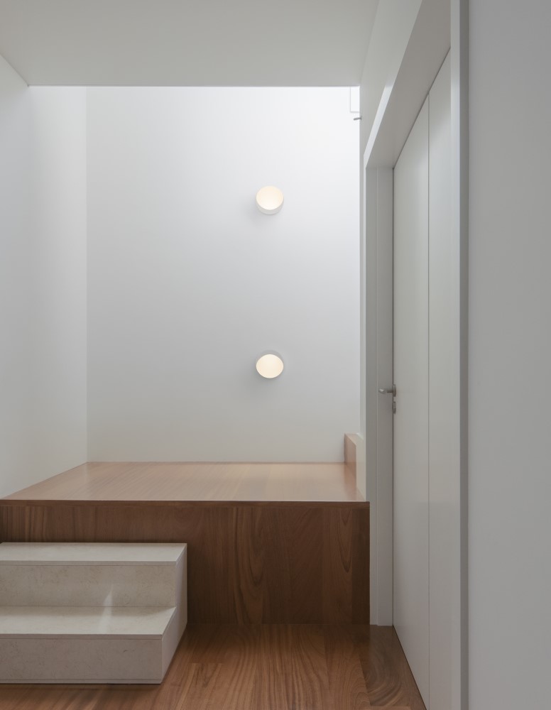 Vibia Dots 4665 stenska svetilka | formasvetila.si