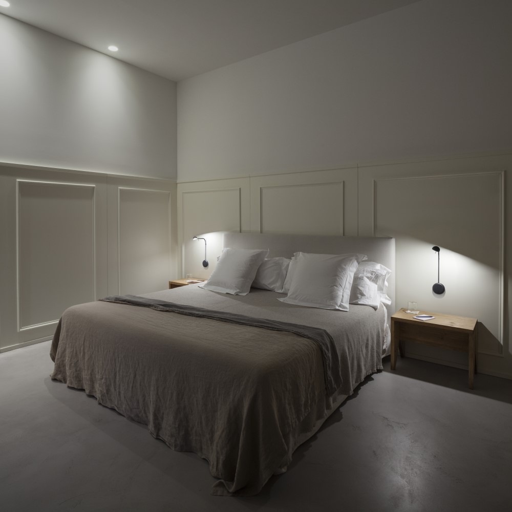 Vibia Pin 1680 stenska svetilka | formasvetila.si