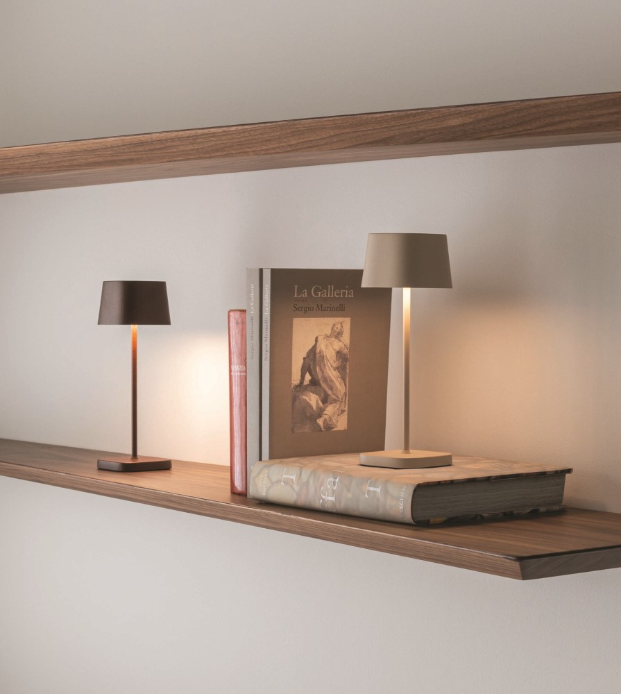 Zafferano Ai Lati Lights Ofelia Micro prensona namizna svetilka | formasvetila.si