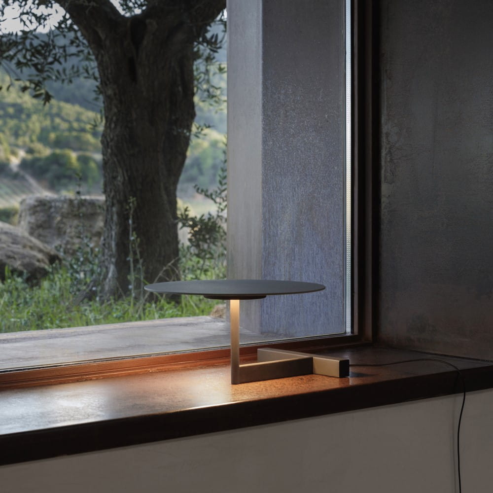 Vibia Flat 5965 namizna svetilka | formasvetila.si