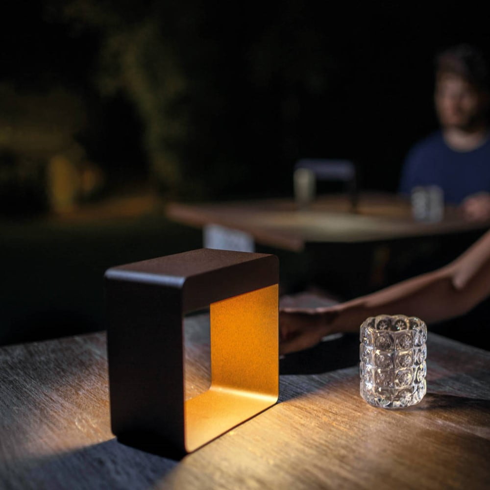 Linea Light Collection Dama prenosna namizna svetilka | formasvetila.si