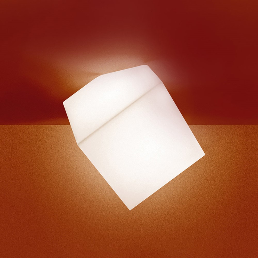 Artemide Edge stenska in stropna svetilka | formasvetila.si